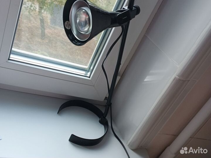 Настольная лампа