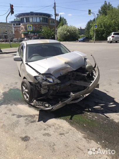 Toyota Corolla 1.5 AT, 2001, битый, 305 000 км