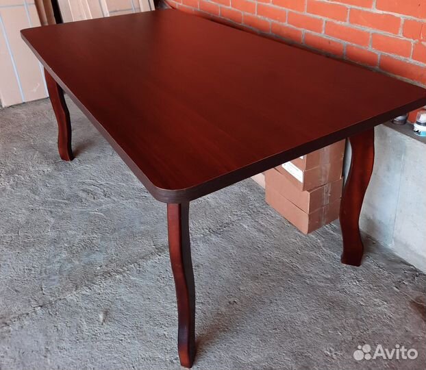 Кухонный стол и стулья