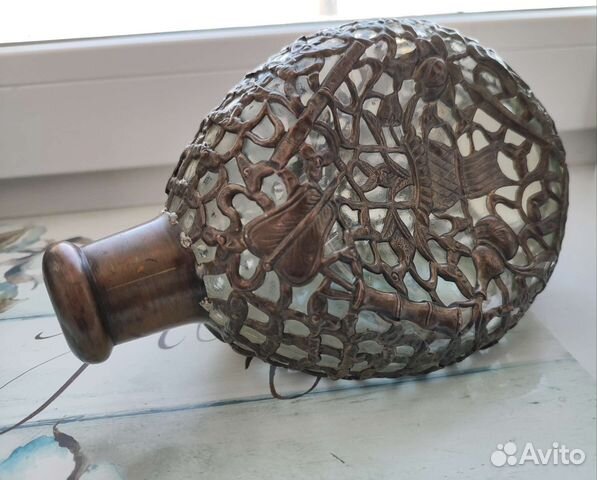 Бутылка (графин) в металлической оплетке