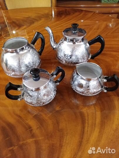 Заварочный чайник, сахарница, молочник, сливочник
