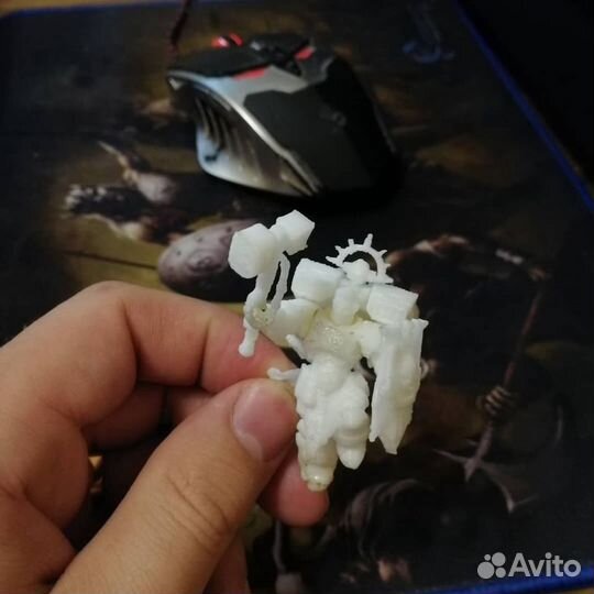 Фигурка командира космодесантника из вархаммер 40к