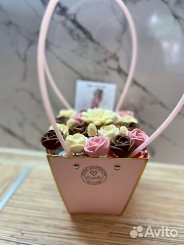Шоколадный букет в сумочке