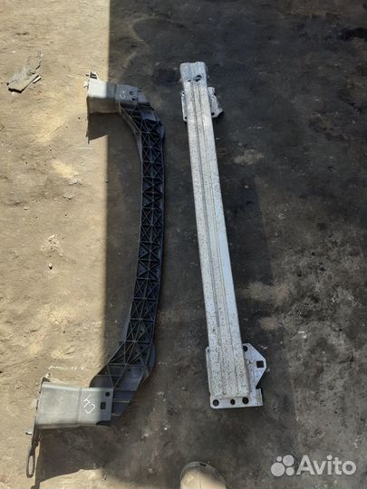 Усилитель переднего бампер Citroen C4