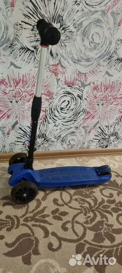 Самокат трехколесный