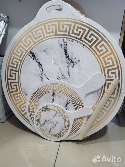 Набор деревянных досок со скалкой