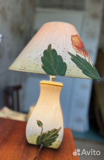 Светильник настольный с абажуром