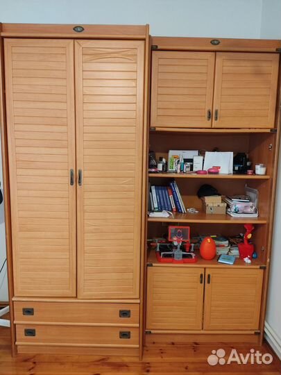 Двухъярусная кровать и шкафы в детскую