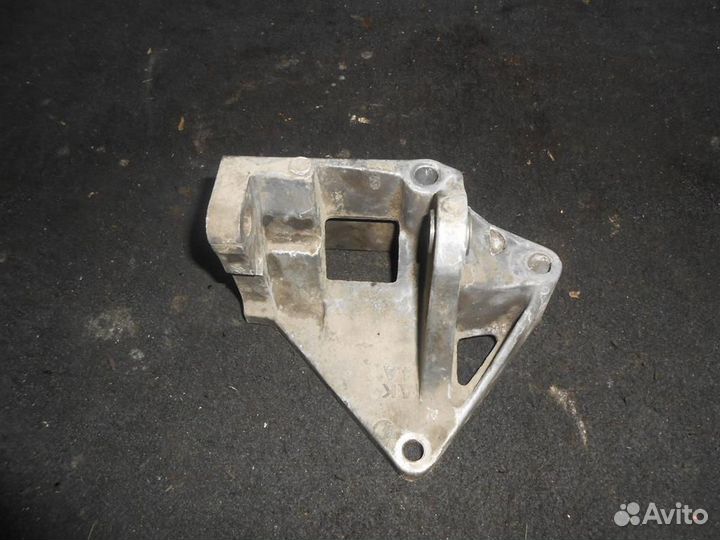 Кронштейн насоса гур Nissan Pulsar FN15(95-00)