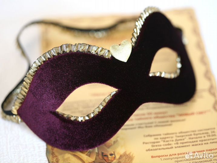 Карнавальная маска из бархата (черная и бордовая)