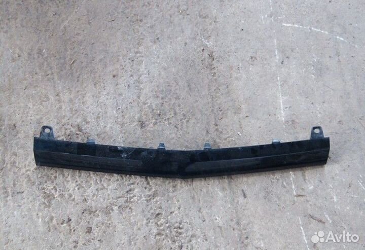 Накладка бампера центральная передняя Mercedes C