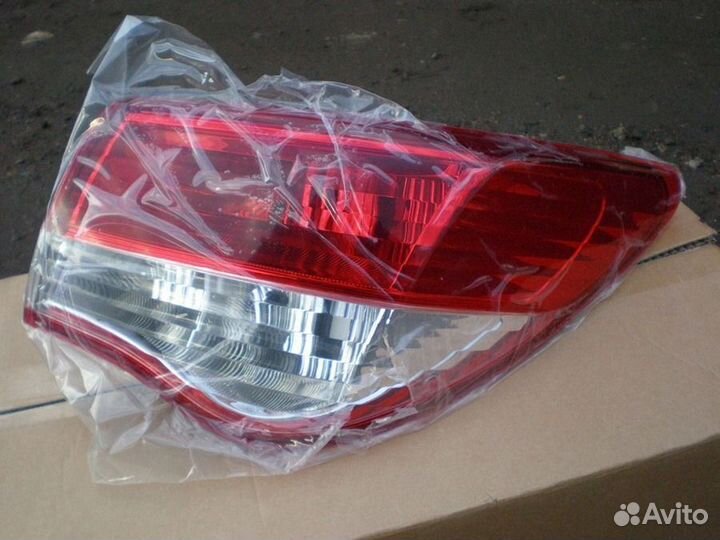 Фонарь задний правый внешний Ниссан Альмера g15 12