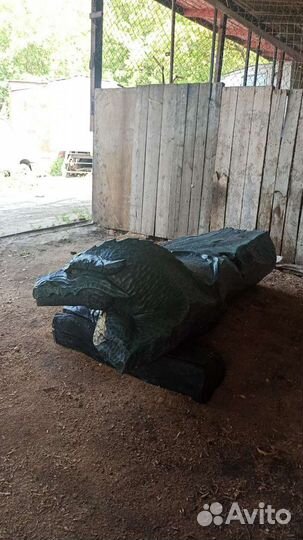 Скульптура-лавка из дерева 