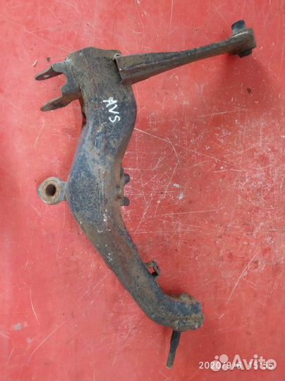 Рычаг подвески Toyota Avensis