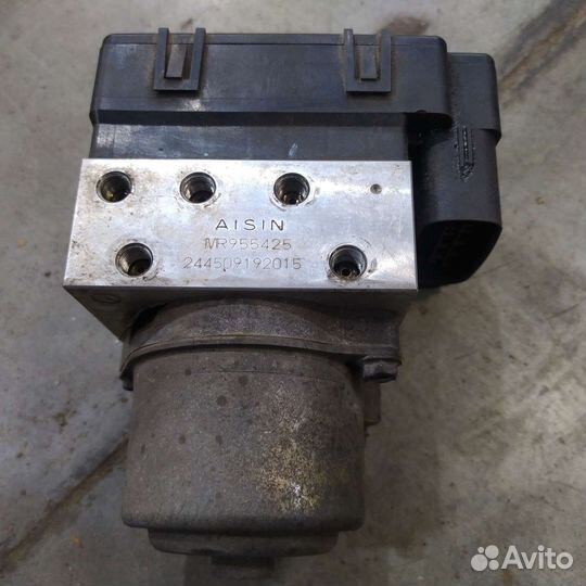 Блок abs Mitsubishi Pajero Sport 1 MR955425