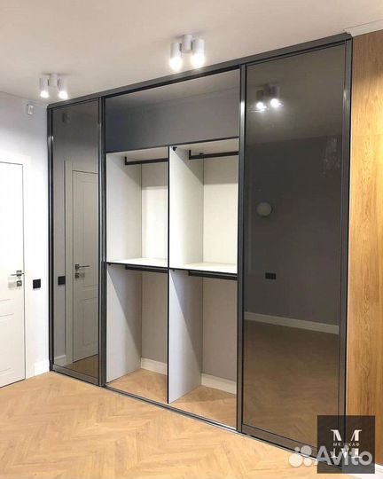 Книжный шкаф