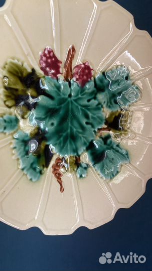 Антикварная майолика тарелка виноград