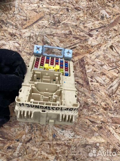 Блок предохранителей салонный Hyundai Solaris 2