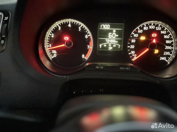 Volkswagen Polo 1.6 МТ, 2018, битый, 73 500 км