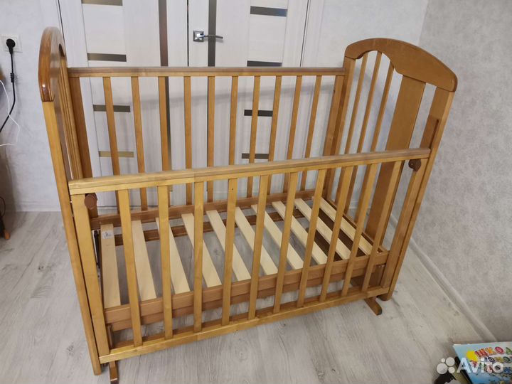 Детская кроватка с маятником Красная звезда С 718э