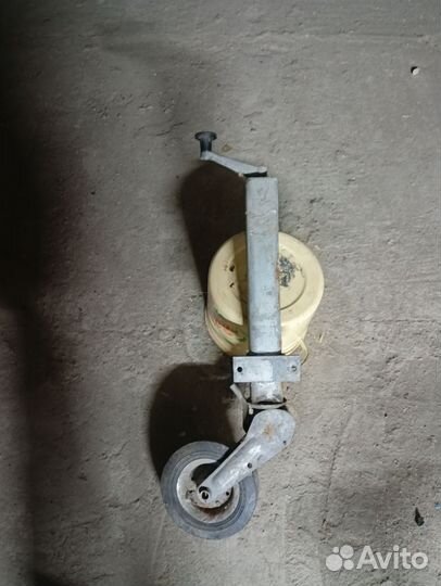 Опорное колесо прицепа