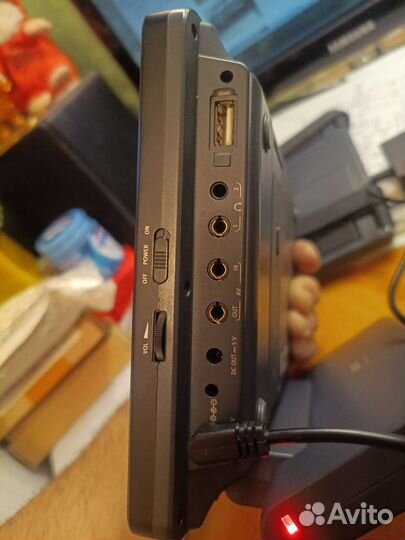 Портативный видеопроигрыватель BBK DL377SI