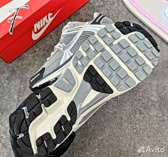 Кроссовки Nike Air Zoom Vomero 5 Мужские