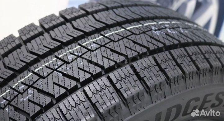 Bridgestone Blizzak Ice 215/60 R17 100T
