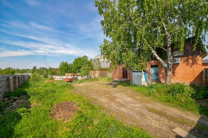 Здание, 215 м²