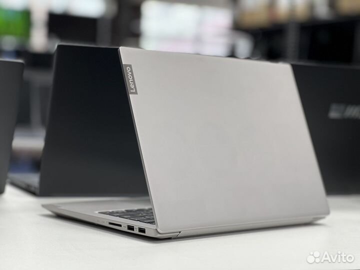 Мощный ноут IPS Ryzen 7 SSD512g 8g озу Металл