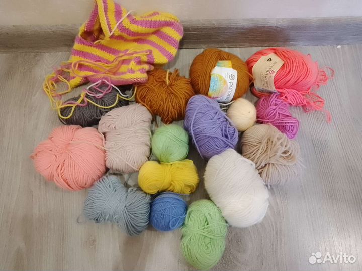 Большой пакет хорошей пряжи и спиц