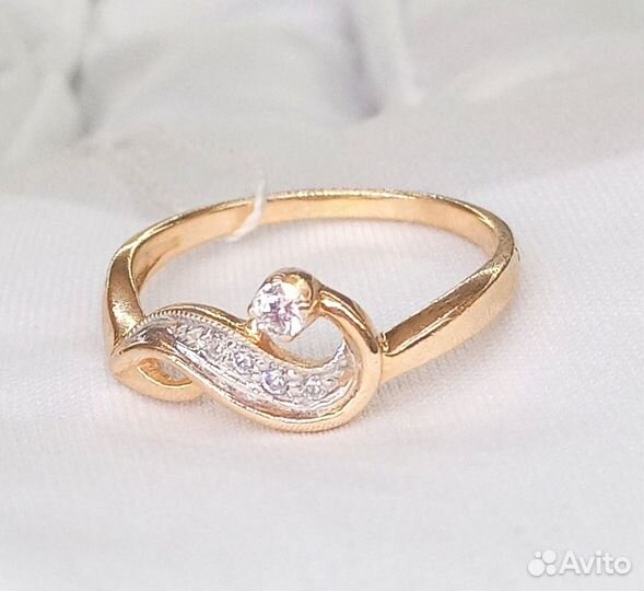 Золотое кольцо с камнем 16р