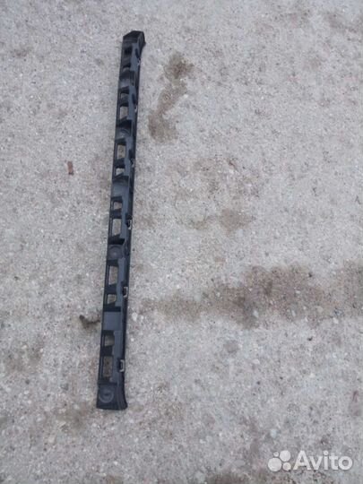 Volkswagen Polo Sedan направляющая заднего бампера