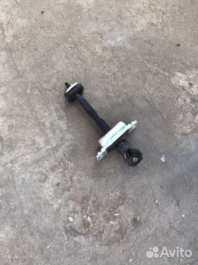 Ограничитель передней двери Chevrolet Lacetti