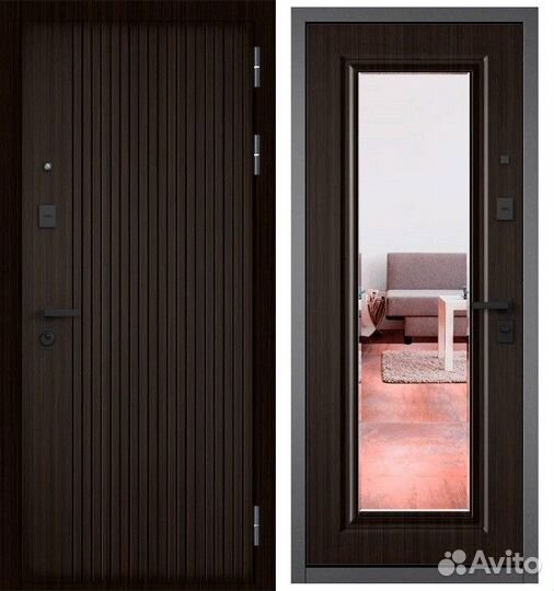 Входная дверь в квартиру с зеркалом