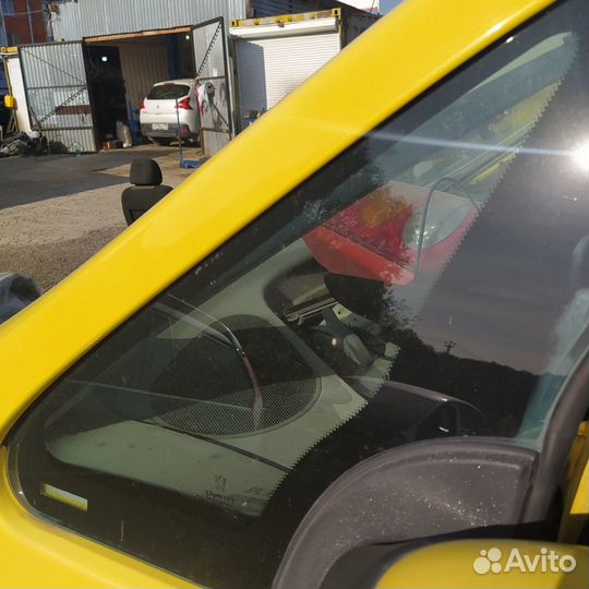 Левая передняя форточка пежо 1007