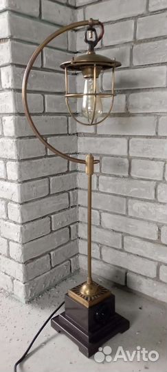 Лампа настольная