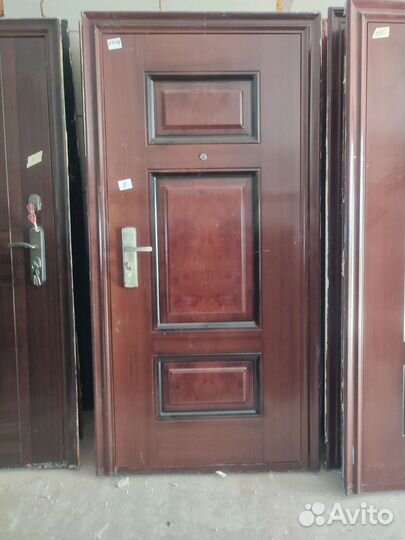 Двери входные б/у