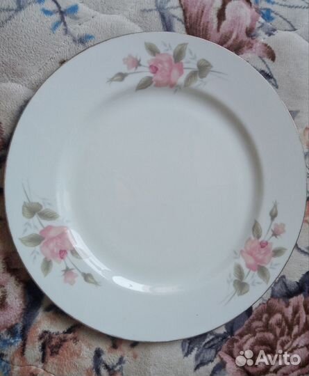 Тарелка плоская для второго Tono China 23 см Розы