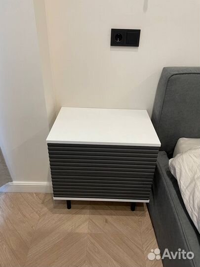 Тумба прикроватная