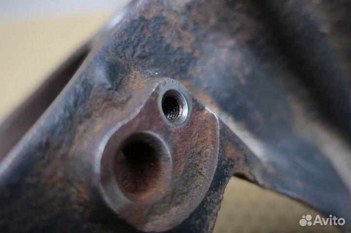 Кулак поворотный левый VW Golf 7