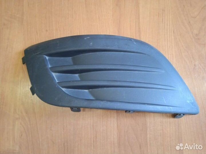 Решетка в бампер передняя правая LADA Largus