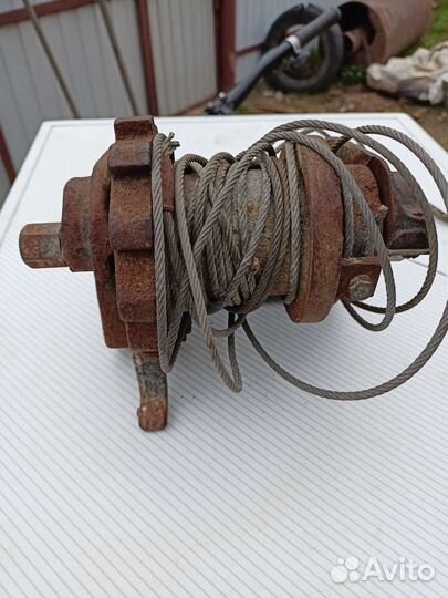 Лебедка запасного колеса