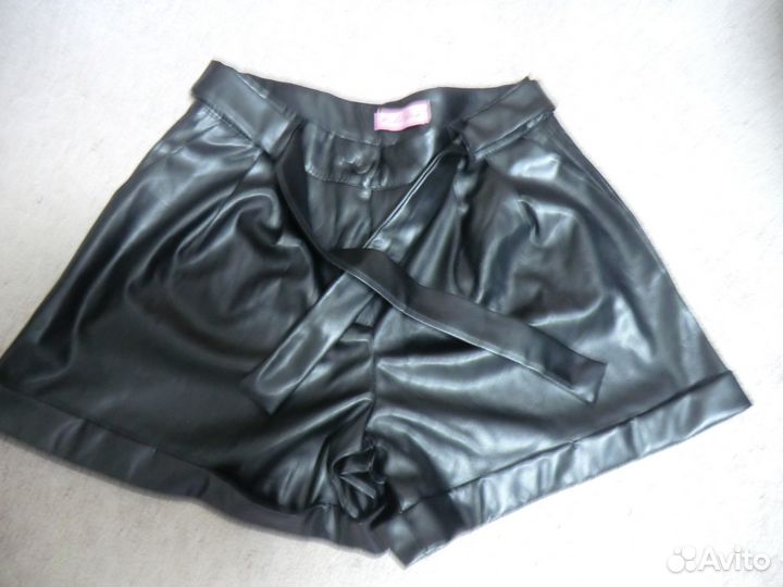 Шорты из экокожи 46-48 р-р с поясом