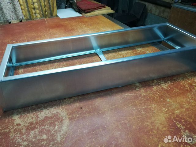 Цветочница на кладбище