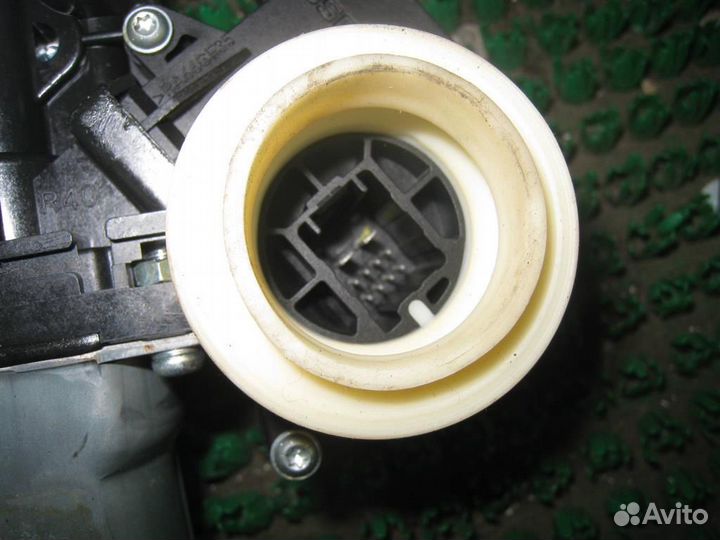 Стеклоподъемник задний левый Toyota Avensis T27 2