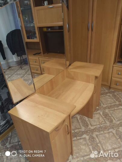 Трюмо с зеркалом