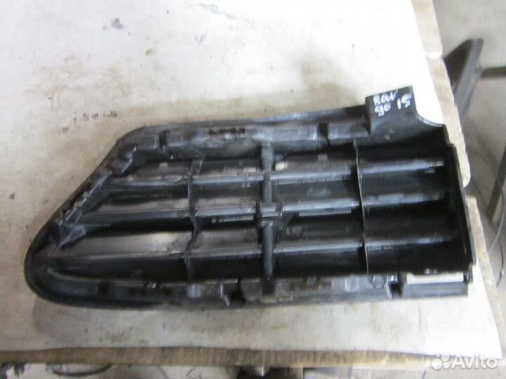 Решетка в бампер левая Toyota RAV 4 2013 (до 2015