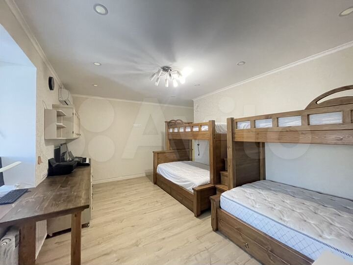 3-к. квартира, 90 м², 3/10 эт.