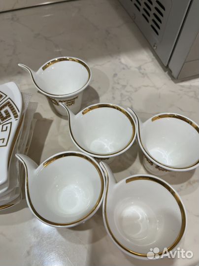 Кофейные чашки с блюдцами,с стразами голд